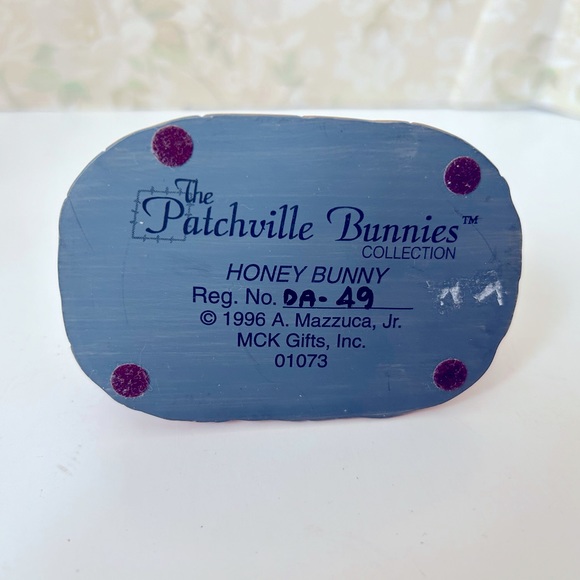Patchville Bunnies Honey Bunny w/original box 1996 Easter Rabbit Bunny Valentine - Picture 3 of 3